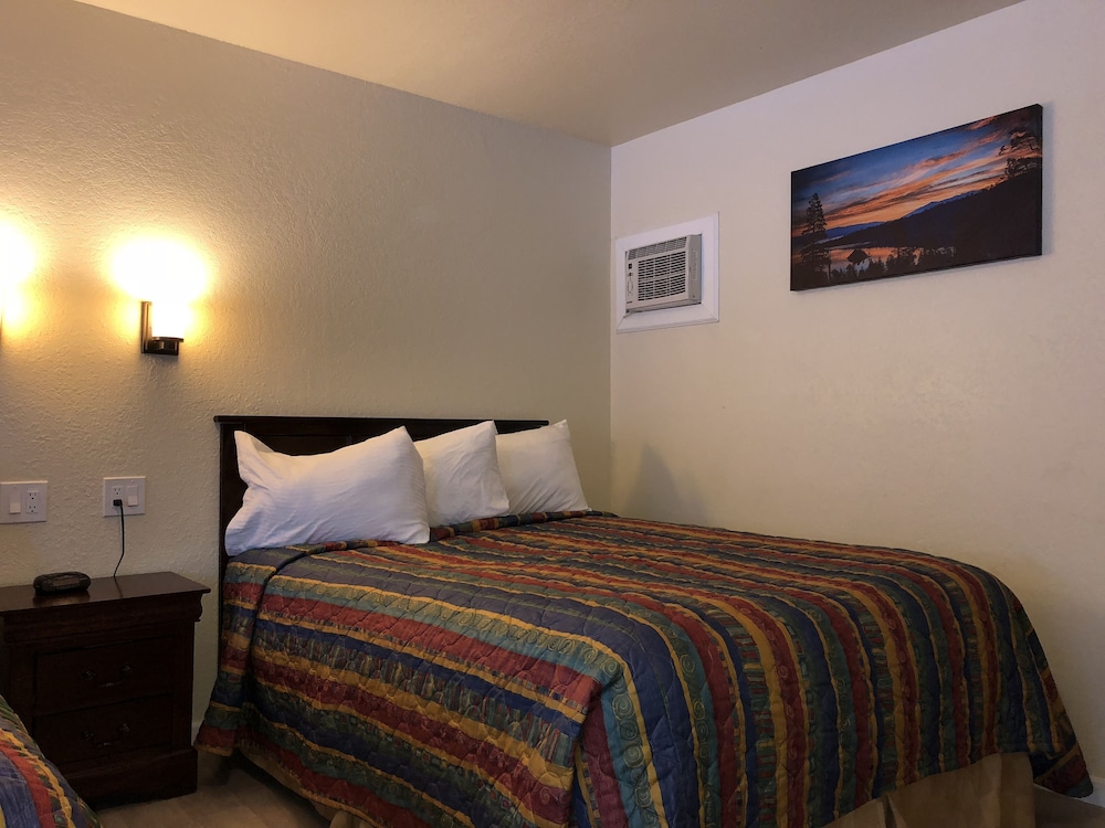 Cedar Inn & Suites - photo 18