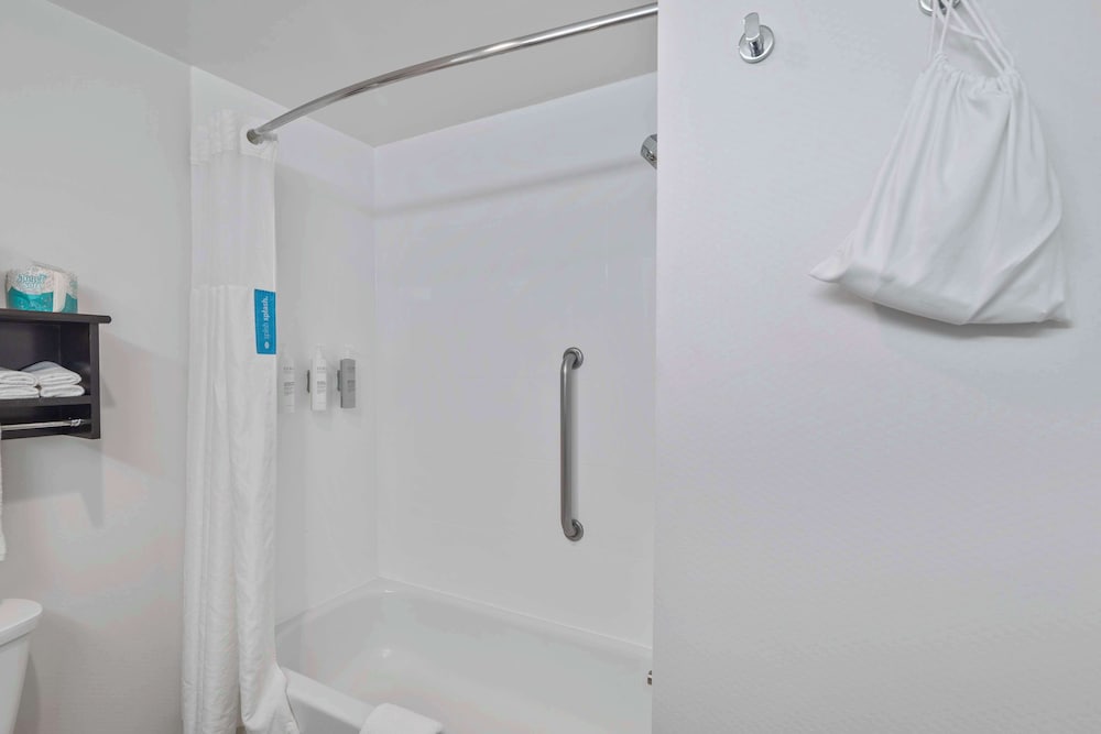 Hampton Inn Atlanta Woodstock - photo 17