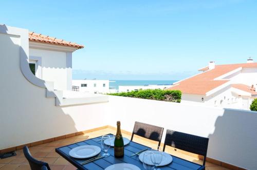 The Lazy Sunbathers Praia del Rei Óbidos B11 — 4-Star Luxury Hotel in Obidos, Portugal