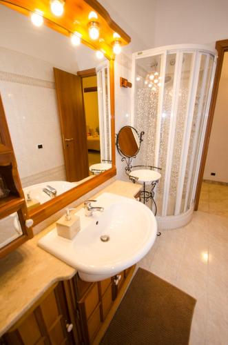 Hello Rose Appartamento intero — 4-Star Luxury Hotel in Rome, Italy
