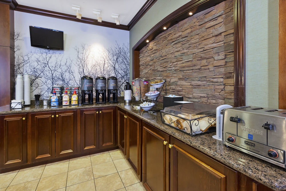 Staybridge Suites Lansing Okemos - photo 18