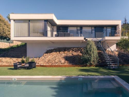Casa Rural Con Piscina Y Vistas Espectaculares — 4-Star Luxury Hotel in Robledo De Chavela, Spain