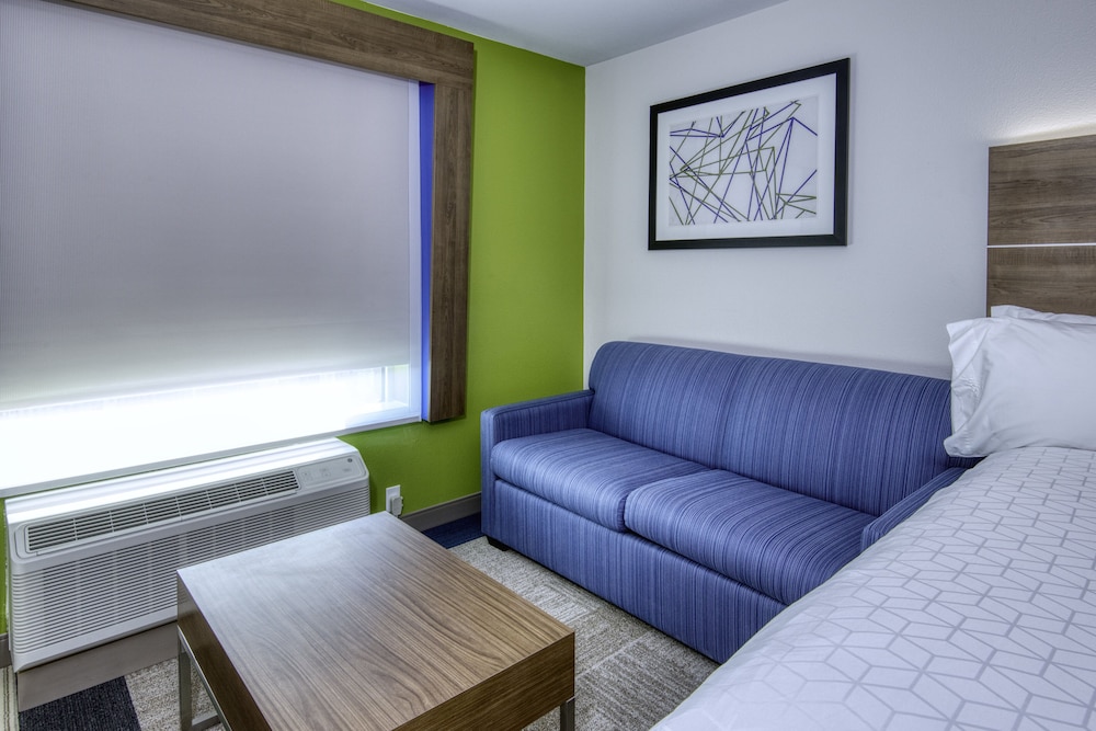 Holiday Inn Express & Suites Omaha Downtown Old Market by IHG - photo 12
