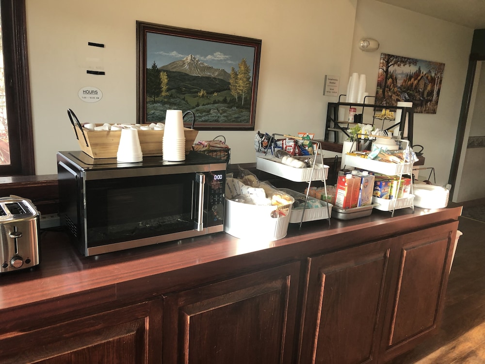 Rodeway Inn Whitehall - photo 95