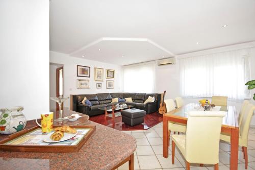 Sea & City View Duplex - carbon neutral hotel in Split