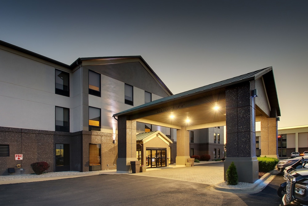 Holiday Inn Express & Suites Lebanon by IHG - photo 47