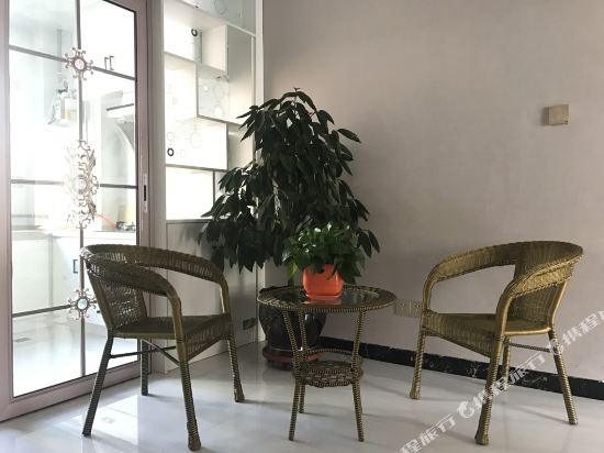 Yijia Family Hotel in Haidong, People's Republic of China