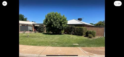 Quiet court easy stroll shops 500 metres from Centro — hotel in Mildura