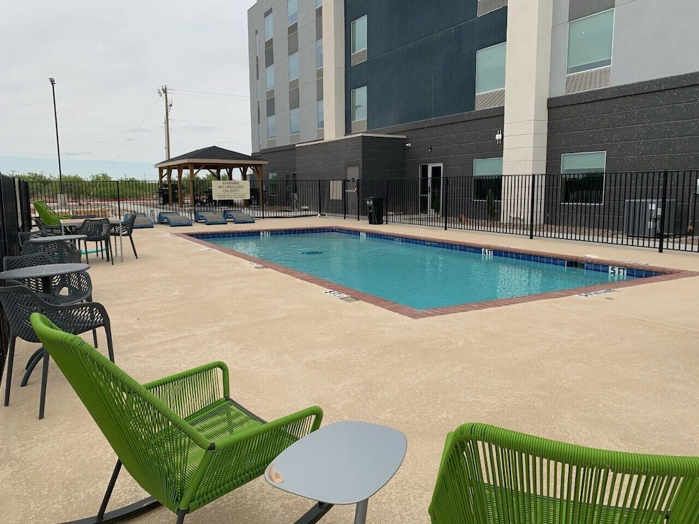 Hampton Inn Monahans - photo 23