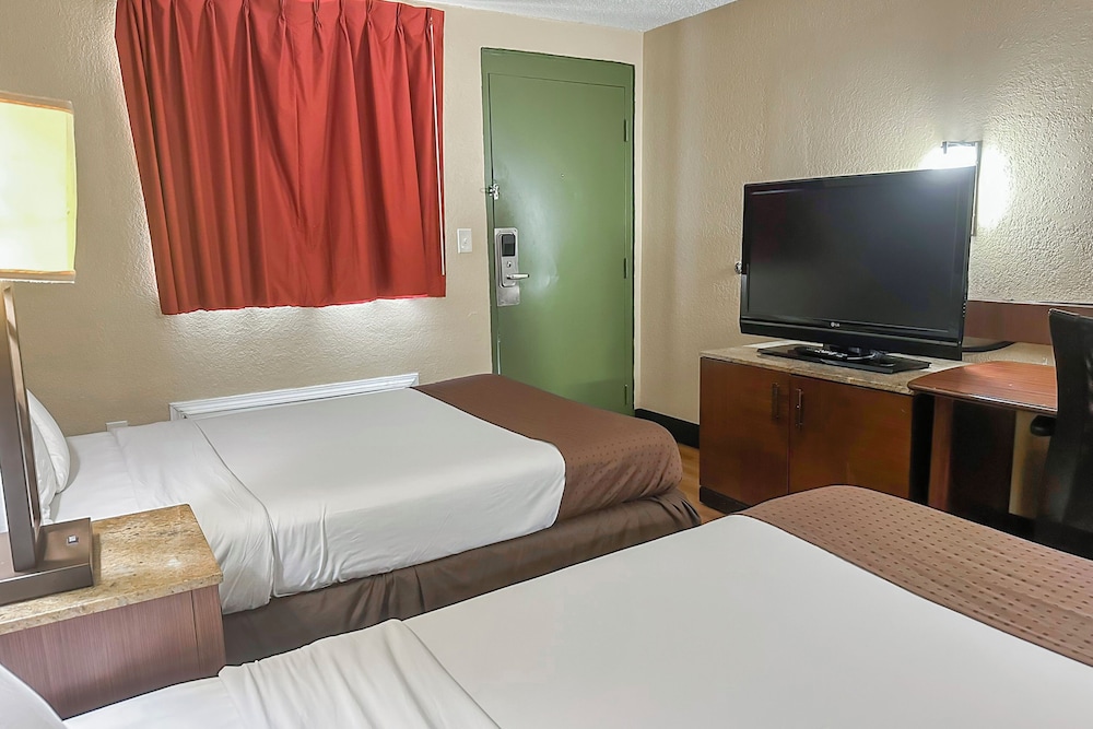 OYO Hotel Mobile AL I 65 at Airport Blvd - photo 49