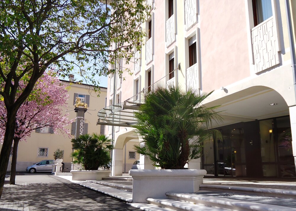 Hotel Leon d'Oro — hotel in Rovereto
