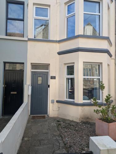Prospect House Elegant 4 Bed Family Escape Near Ward Park & Marina — 4-Star Luxury Hotel in Bangor, United Kingdom