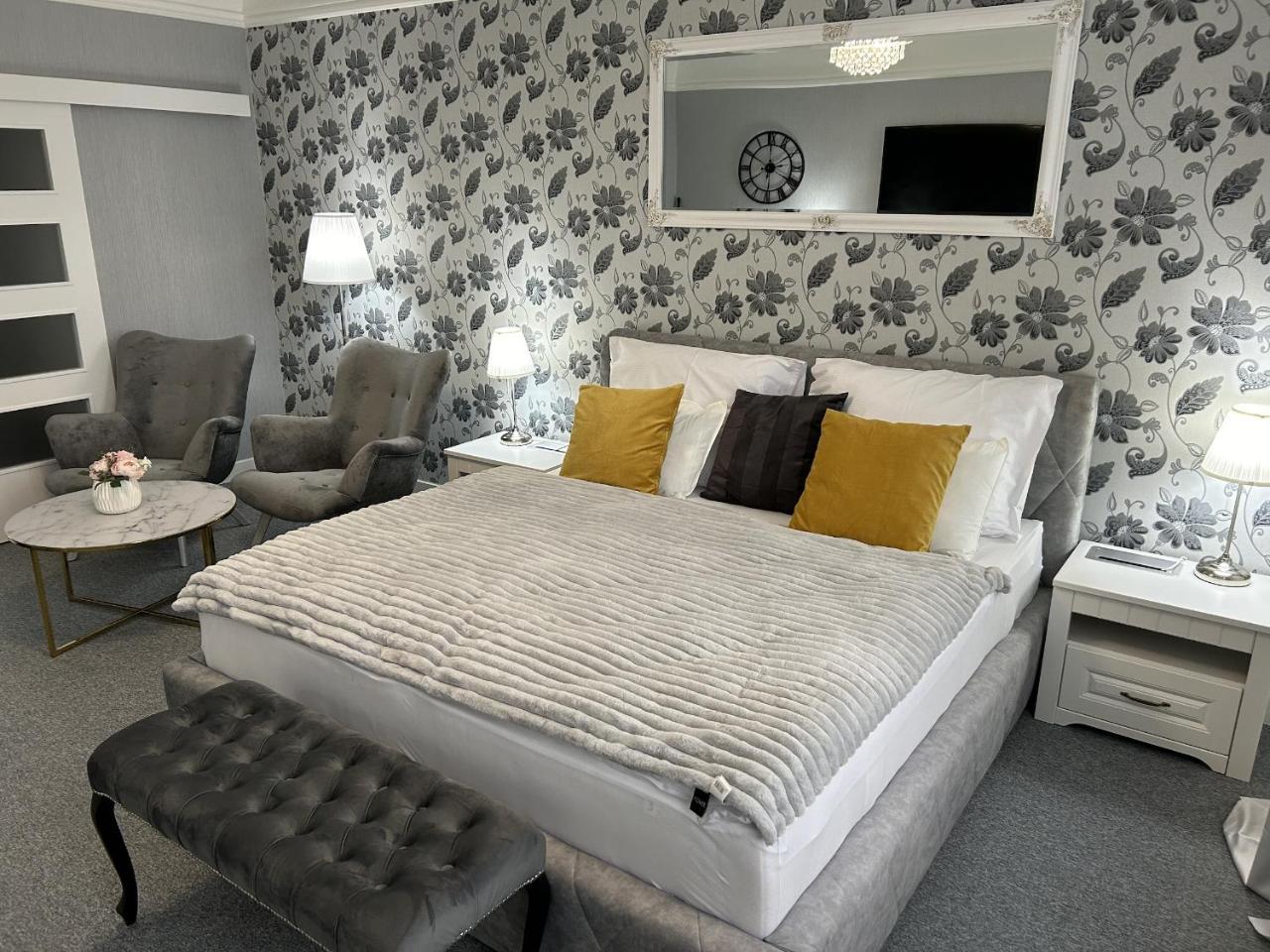EFIPA Glamour Apartments — 4-Star Luxury Hotel in Pilsen, Czech Republic