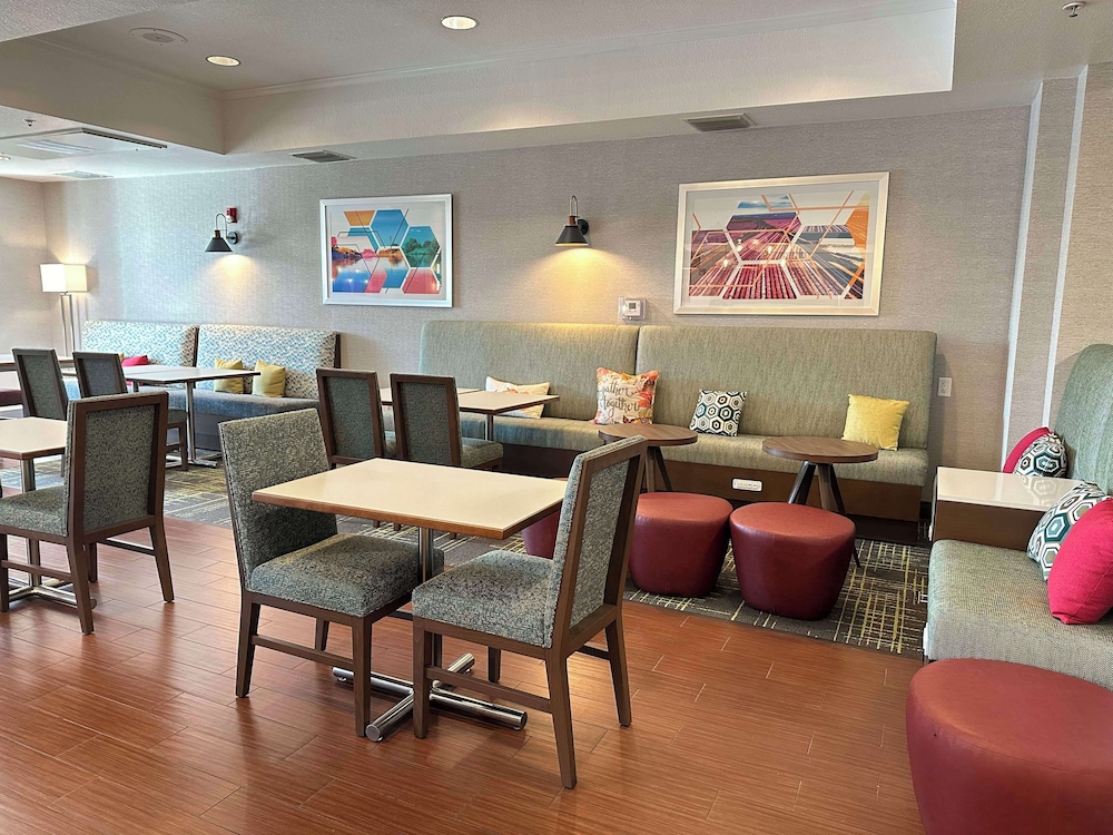 Hampton Inn & Suites Lathrop - photo 3