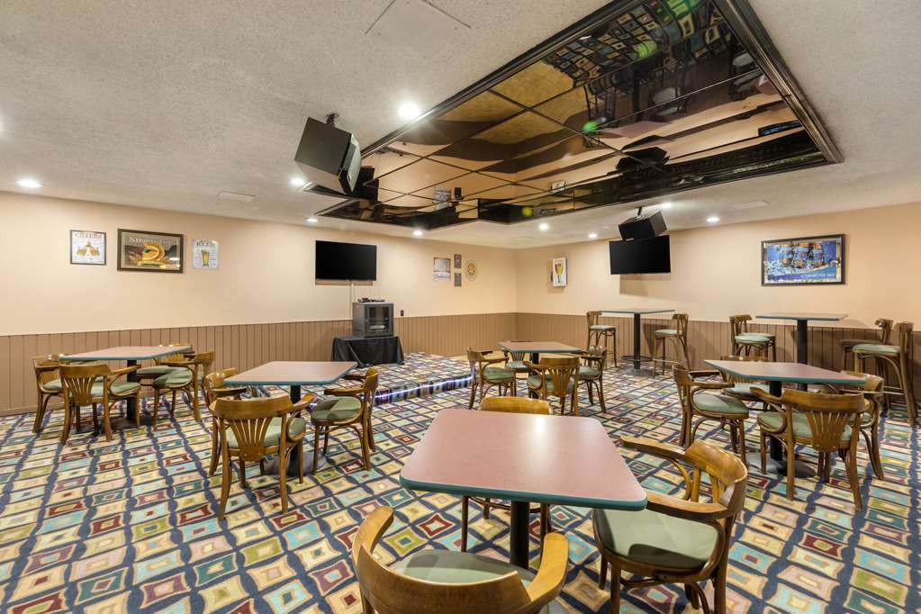Clarion Hotel Anaheim Resort - photo 37