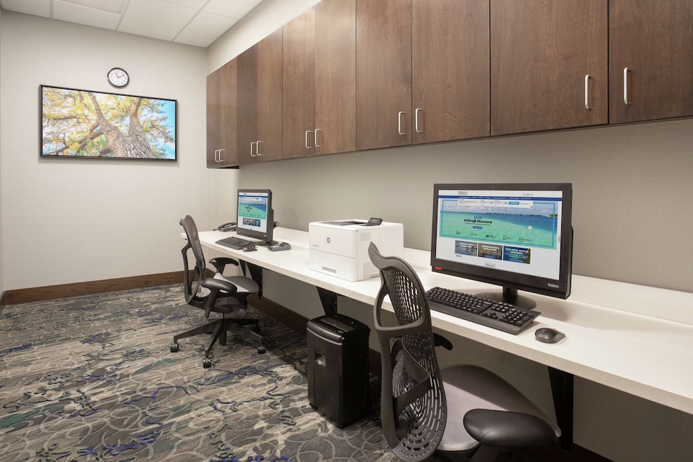 Hilton Garden Inn Omaha Aksarben Village - photo 37