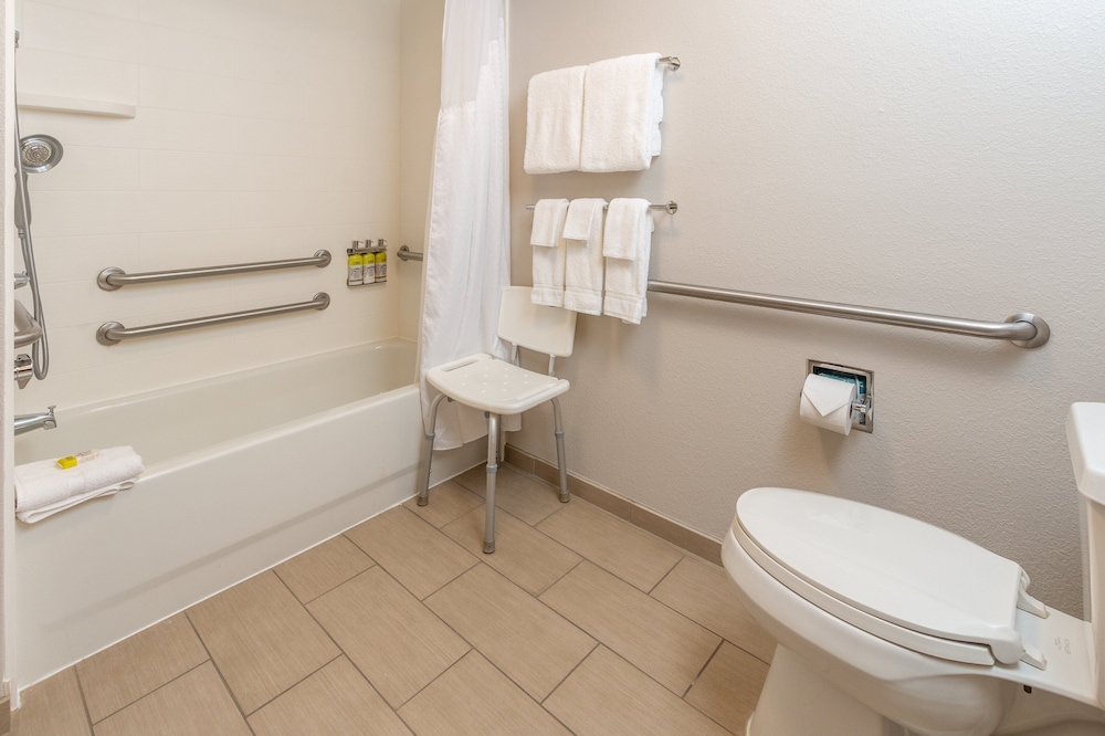 Holiday Inn Express Hotel & Suites Tupelo by IHG - photo 24