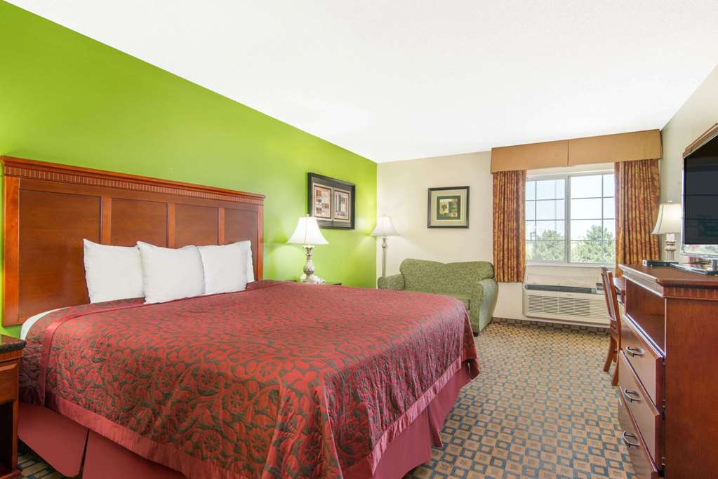 Days Inn & Suites by Wyndham Wichita - photo 10
