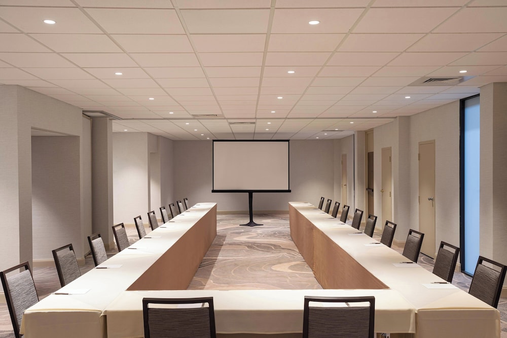 Sheraton Charlotte Airport Hotel - photo 27