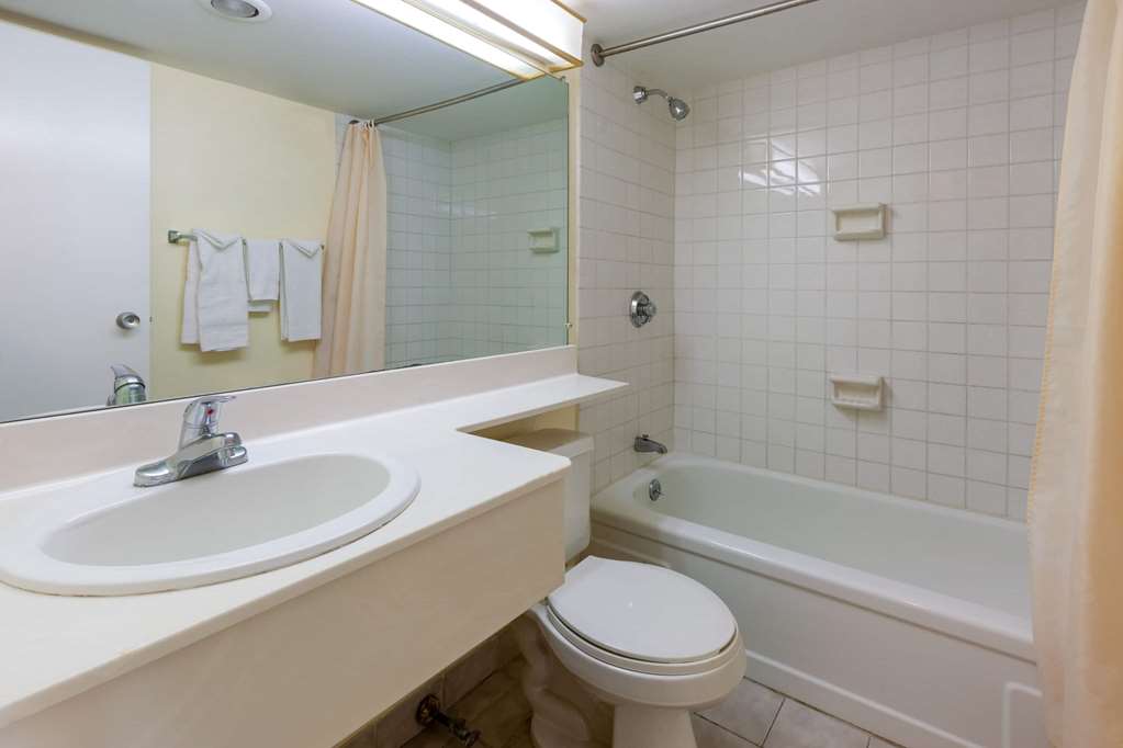 Travelodge by Wyndham Cleveland Airport - photo 17