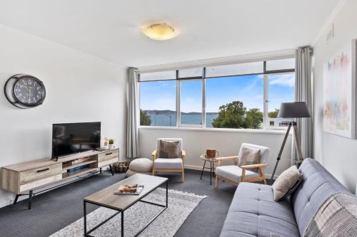 Scandi chic Riverside Hideaway Near Attractions — 4-Star Luxury Hotel in Hobart, Australia