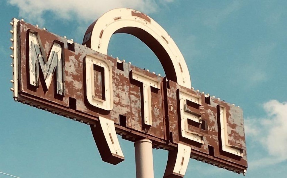 Horseshoe Bend Motel — Lovell