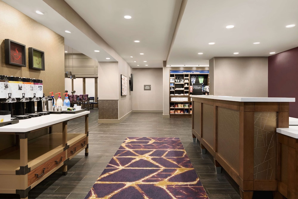 Hampton Inn & Suites Seattle Renton - photo 4