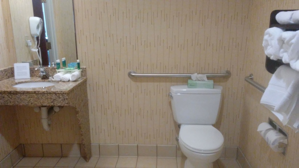 Holiday Inn Express Hotel & Suites Manchester Airport by IHG - photo 17