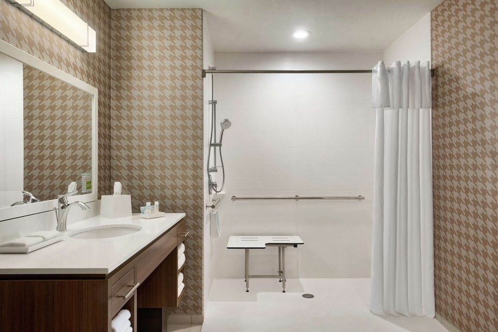 Home2 Suites by Hilton Bismarck - photo 31