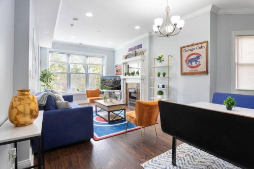 Game Day Getaway 3BR in Vibrant Wrigleyville — 4-Star Luxury Hotel in Chicago, United States