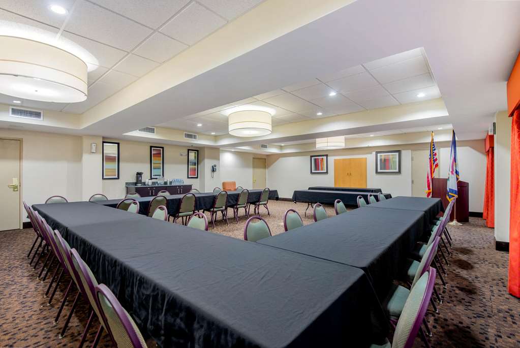 La Quinta Inn & Suites by Wyndham Elkview Charleston NE - photo 42