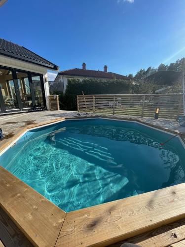 Modern large house in Stavern with sea view close to beaches large garden and pool — 4-Star Luxury Hotel in Larvik, Norway