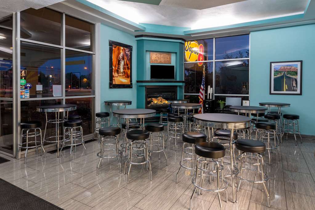 Super 8 by Wyndham Conference Center NAU Downtown - photo 9