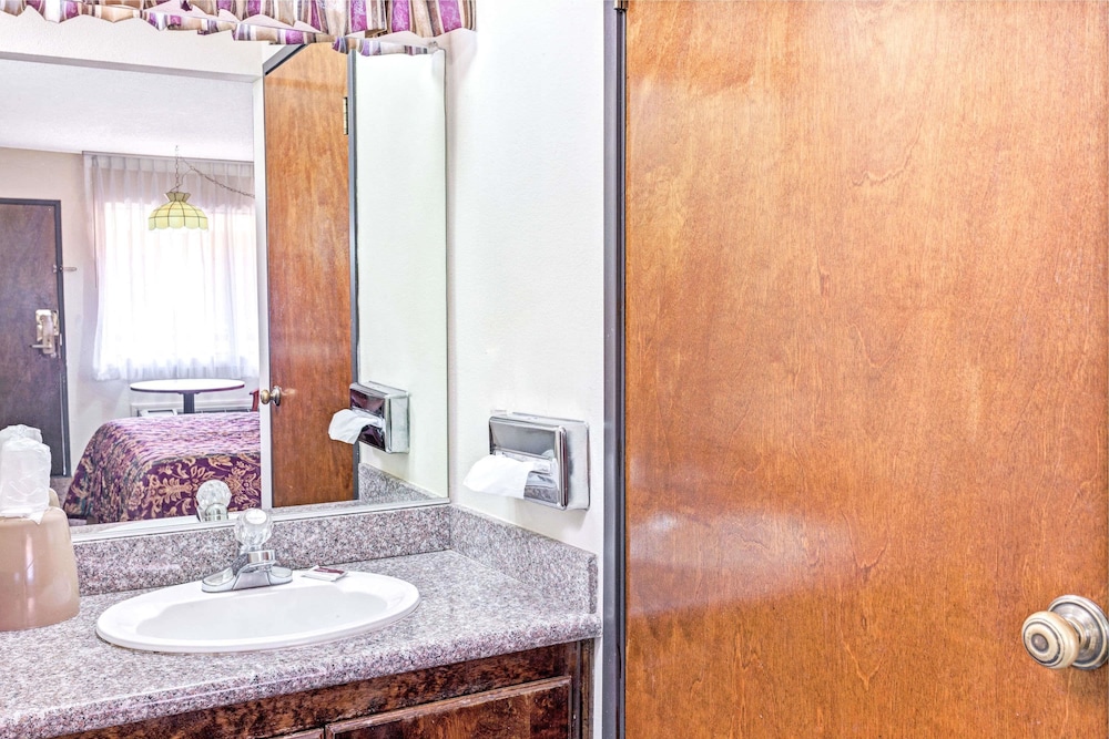 Vantage Point Inn Woodland Hills - photo 21