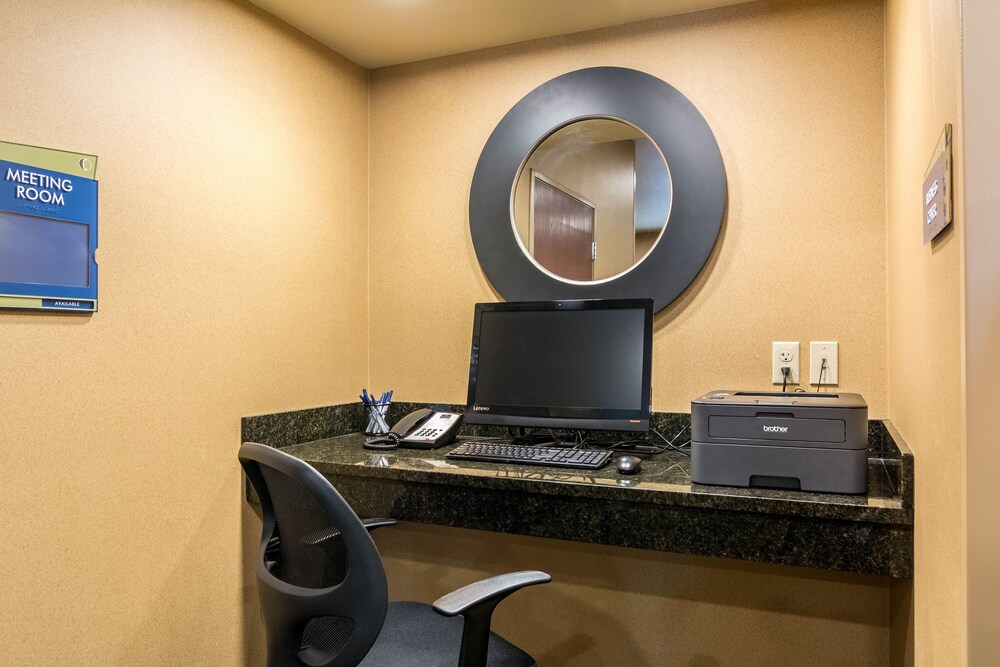Cobblestone Hotel & Suites Harborcreek - photo 24