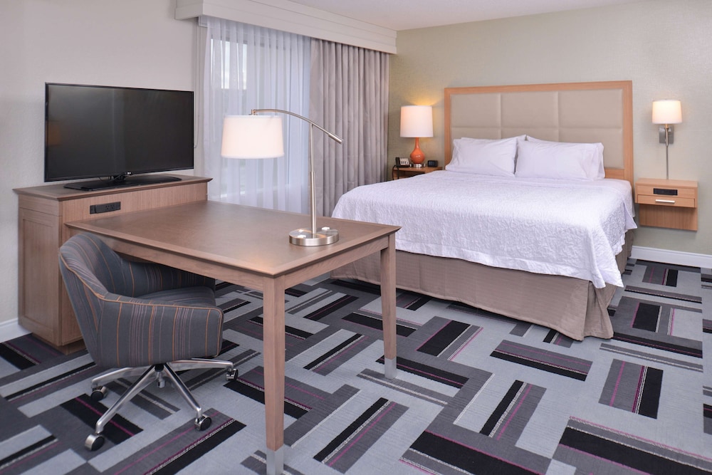 Hampton Inn & Suites Ames - photo 18