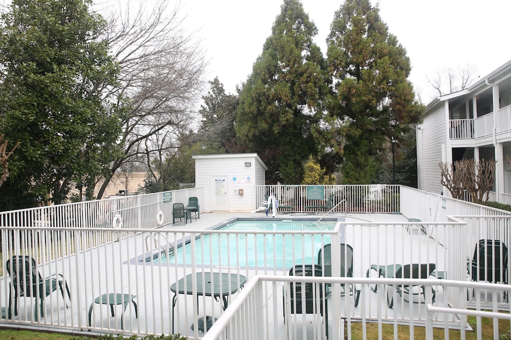 Quality Inn Fayetteville near Historic Downtown Square - photo 33