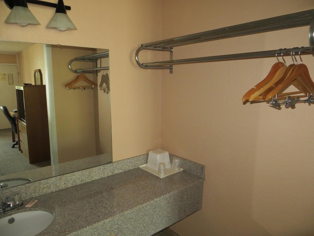 Americourt Extended Stays - photo 26
