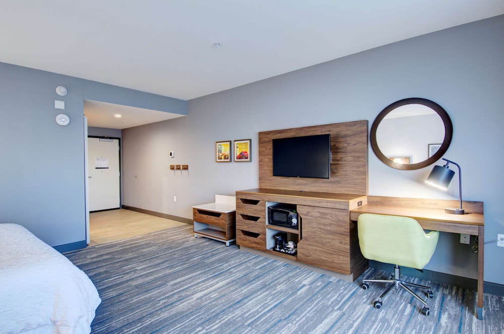 Hampton Inn & Suites Portland West - photo 44