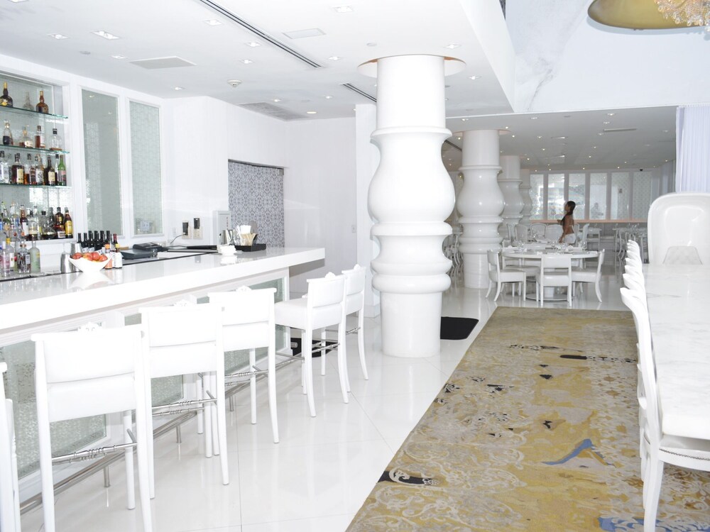Suite 1100 West Av in a 5 Hotel Pool With DJ #401 - photo 2