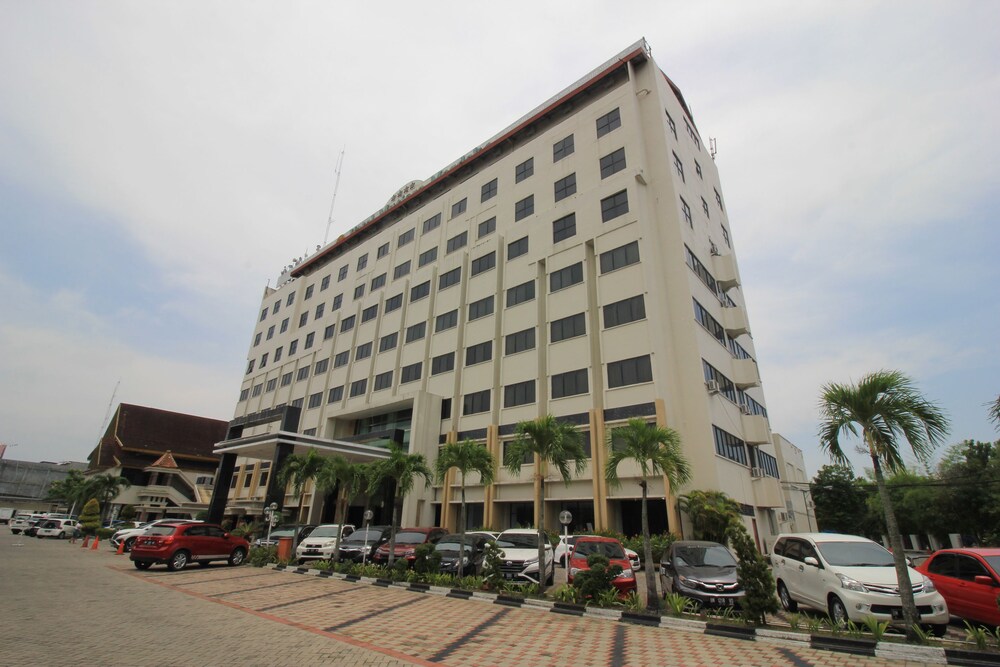 Mutiara Merdeka — 4-Star Luxury Hotel in Pekanbaru, Indonesia