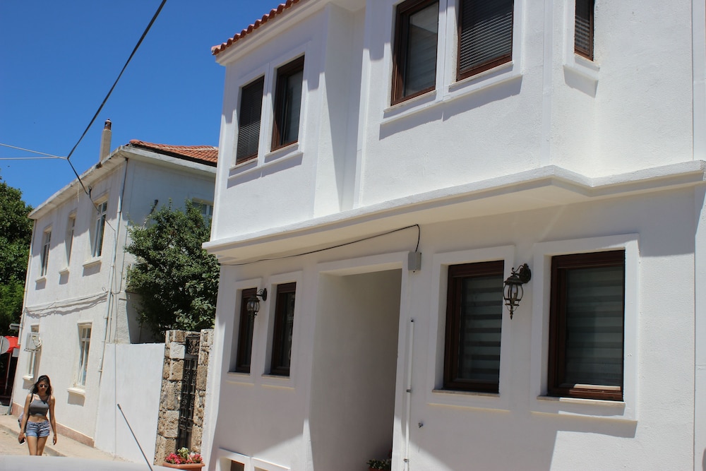Helvacioglu Butik Otel — Bozcaada