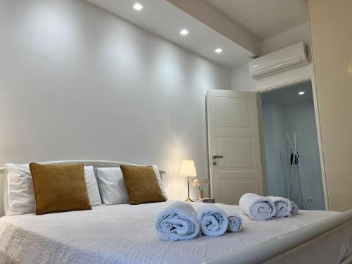 Rosa Bianca apartment Free Parking in the historic center of Alba Langhe — 4-Star Luxury Hotel in Alba, Italy