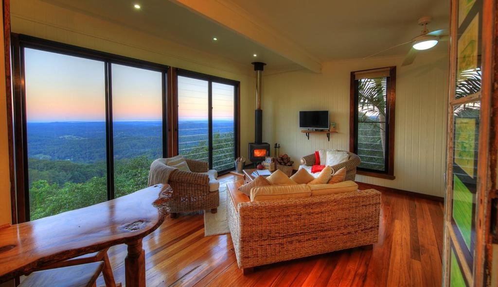 At Remingtons B & B Private Cottages — 4-Star Luxury Hotel in Montville, Australia