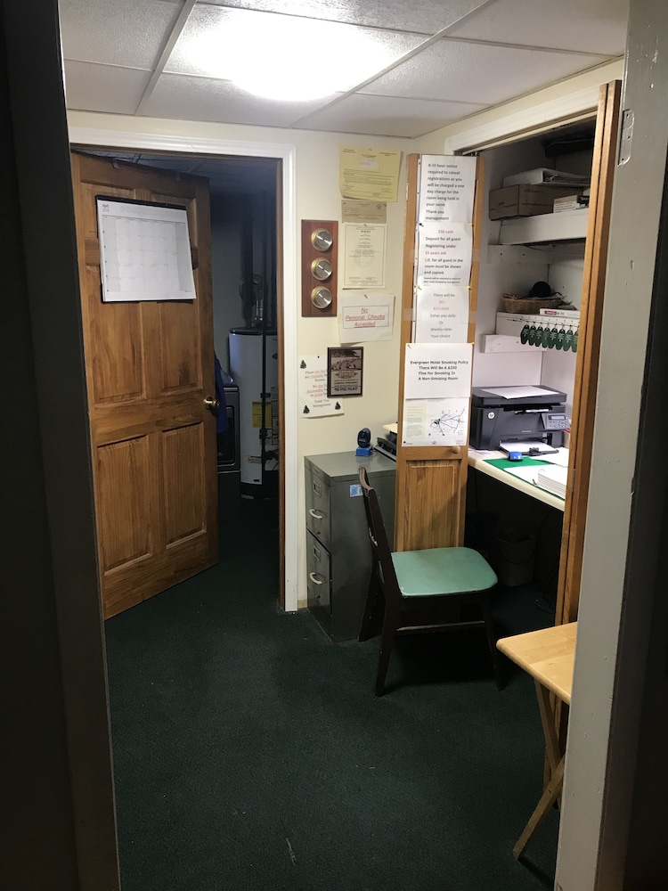 The Evergreen Motel - photo 3