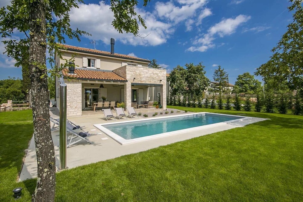 Villa Mia — 4-Star Luxury Hotel in Zminj, Croatia