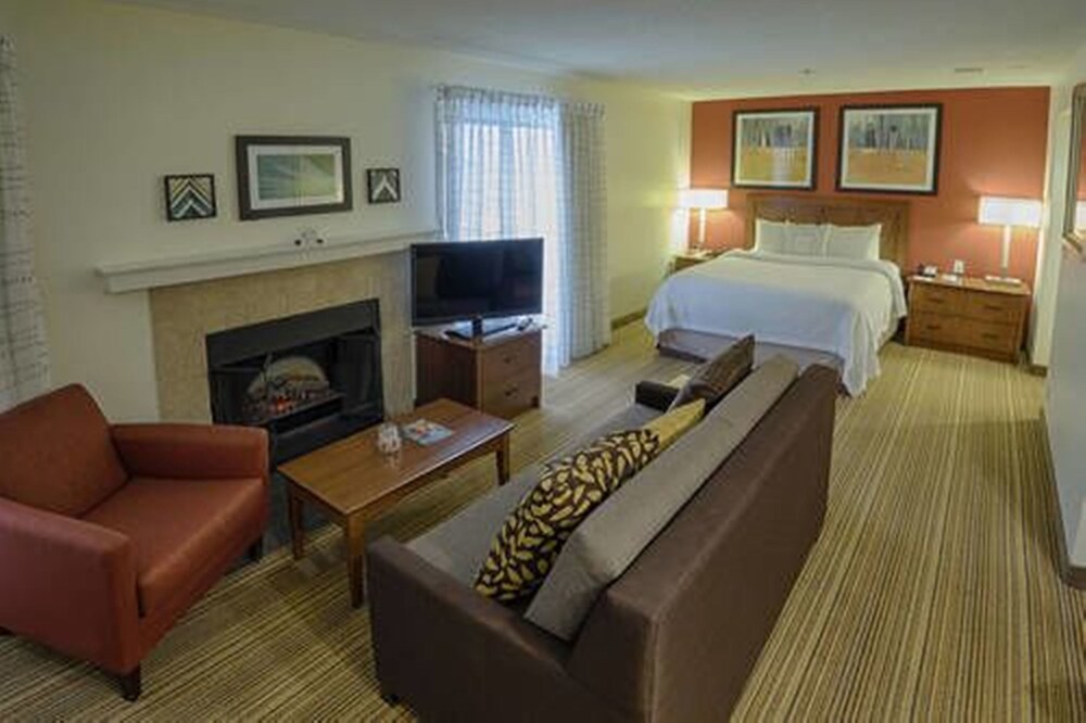 Albany Airport Inn and Suites - photo 9