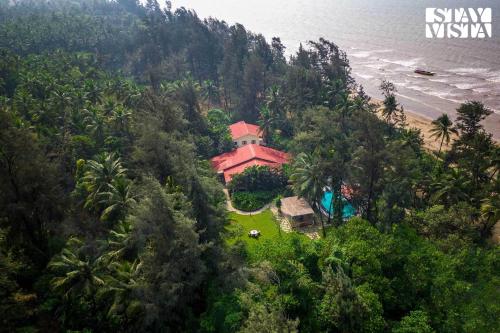 Sea Breeze by StayVista Beachside bliss with a splash of creativity with Pool gazebo lush lawn and an artistically inspired house — 4-Star Luxury Hotel in Alibag, India