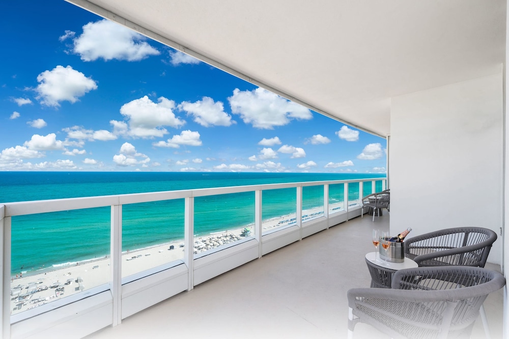 Fontainebleau Miami Beach Private Luxury Suites - photo 418