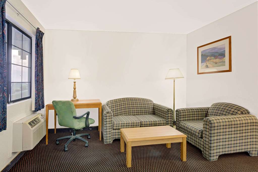 Days Inn & Suites by Wyndham Needles - photo 14
